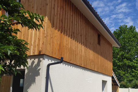 Bardage vertical douglas avec planches et couvre-joint teinte naturelle, Gujan-Mestras